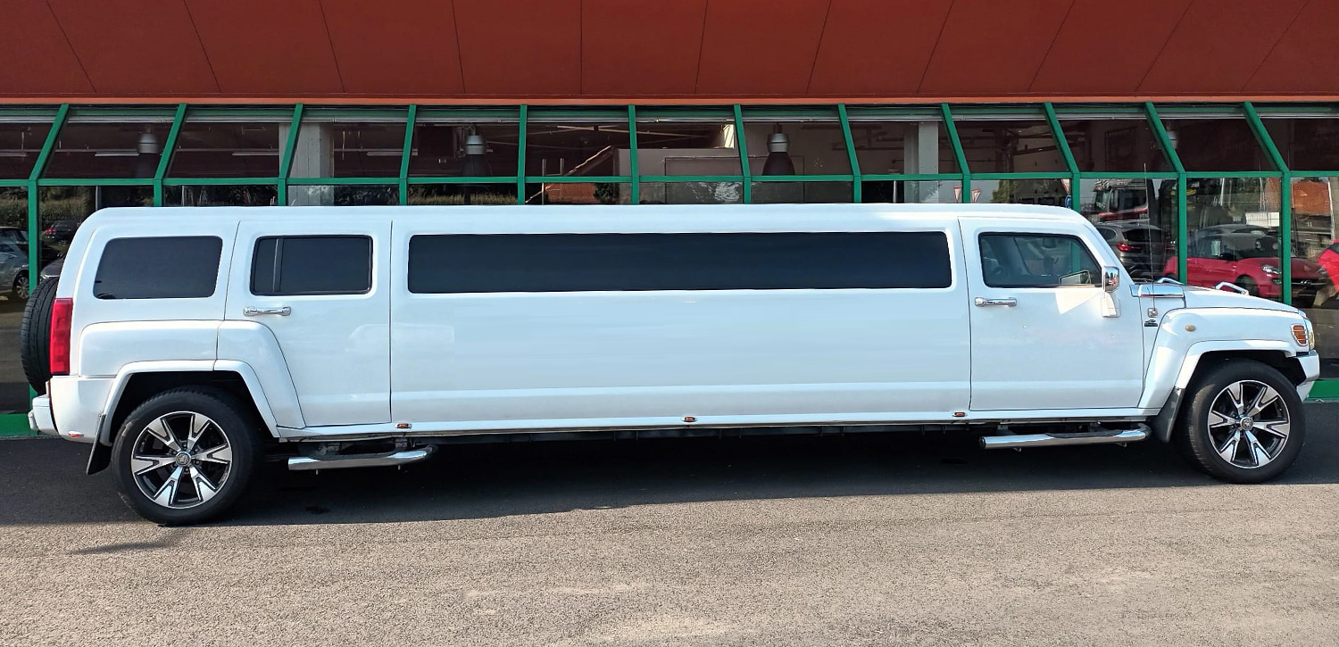 Witte Hummer limousine